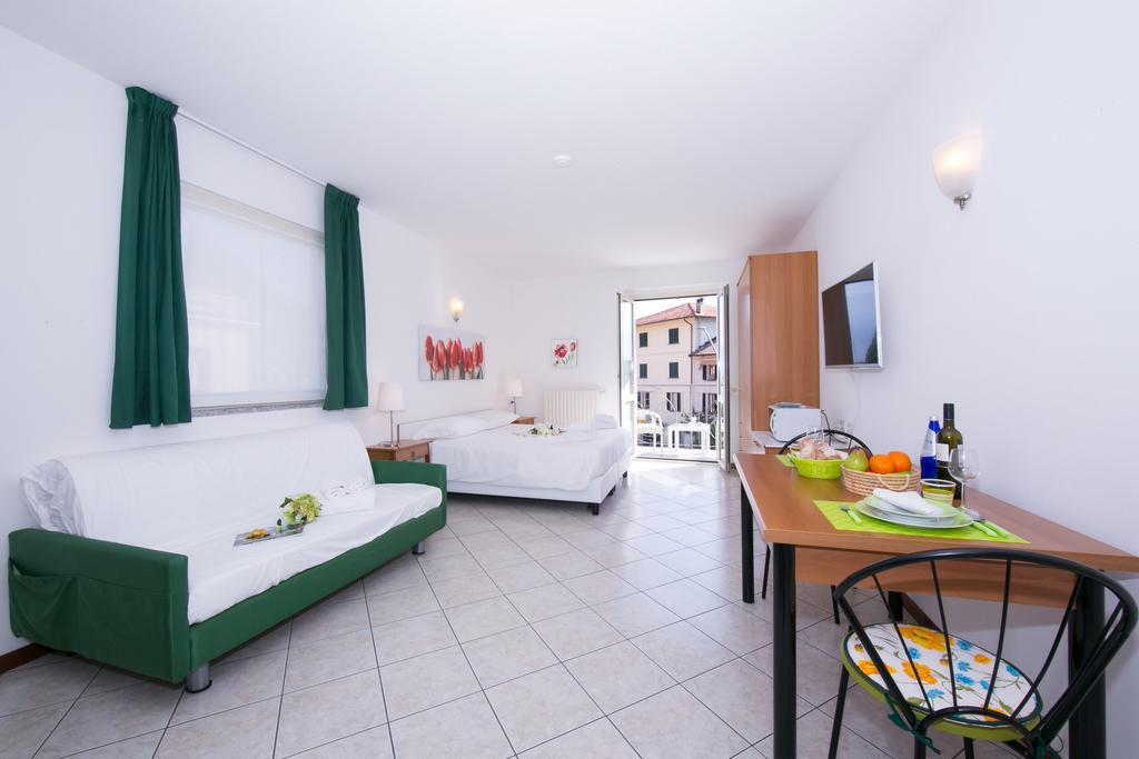 Residence Riva Del Lario Gravedona Bagian luar foto