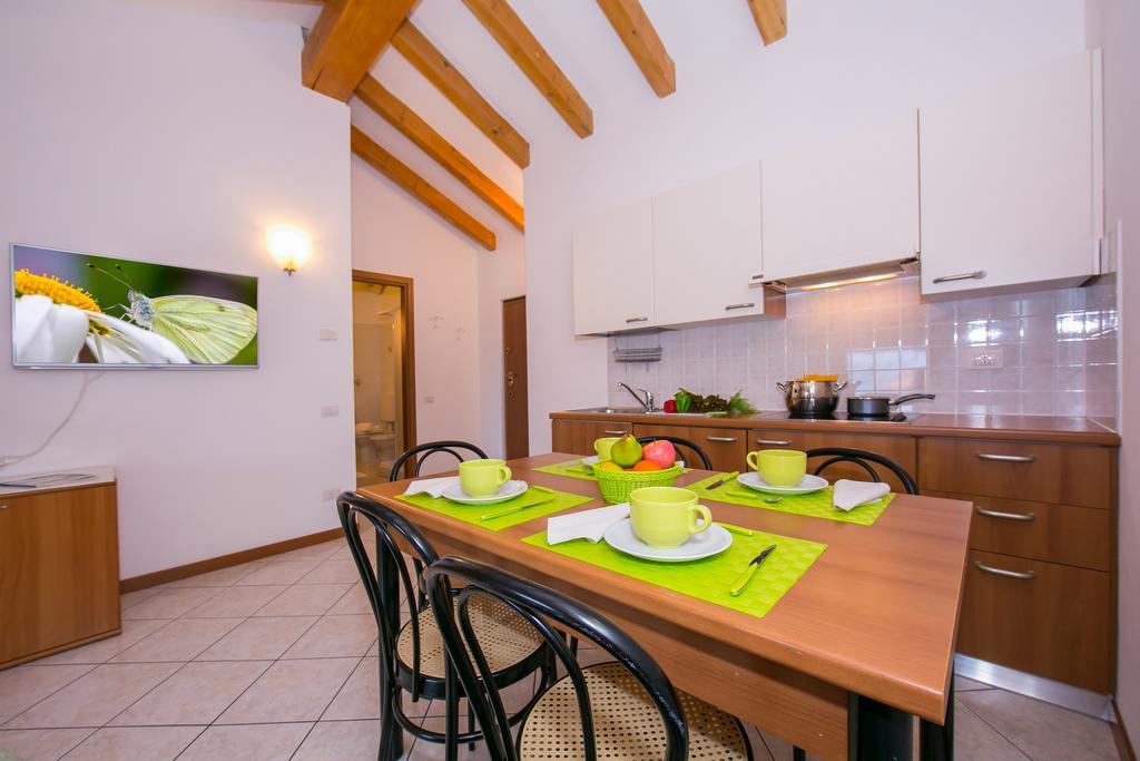 Residence Riva Del Lario Gravedona Bagian luar foto
