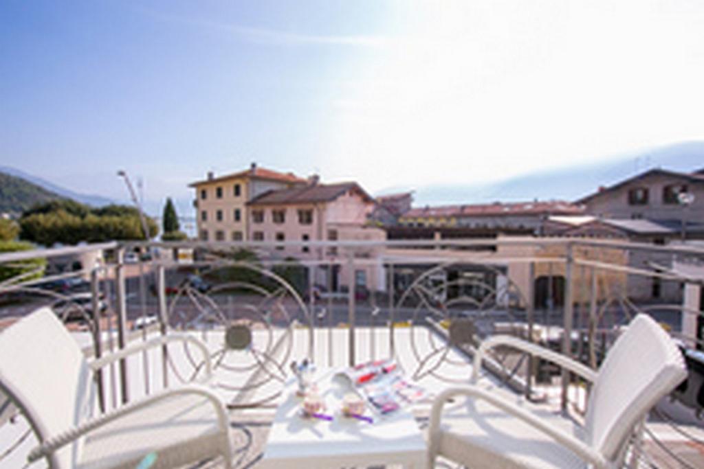 Residence Riva Del Lario Gravedona Bagian luar foto