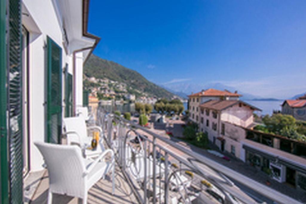 Residence Riva Del Lario Gravedona Bagian luar foto
