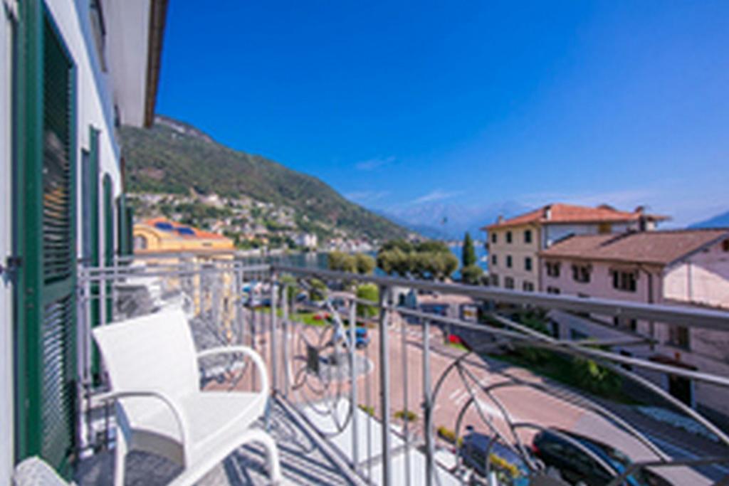 Residence Riva Del Lario Gravedona Bagian luar foto