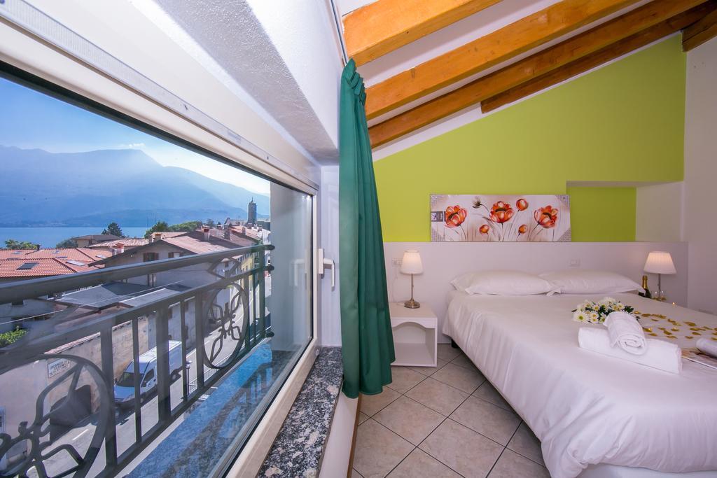 Residence Riva Del Lario Gravedona Bagian luar foto